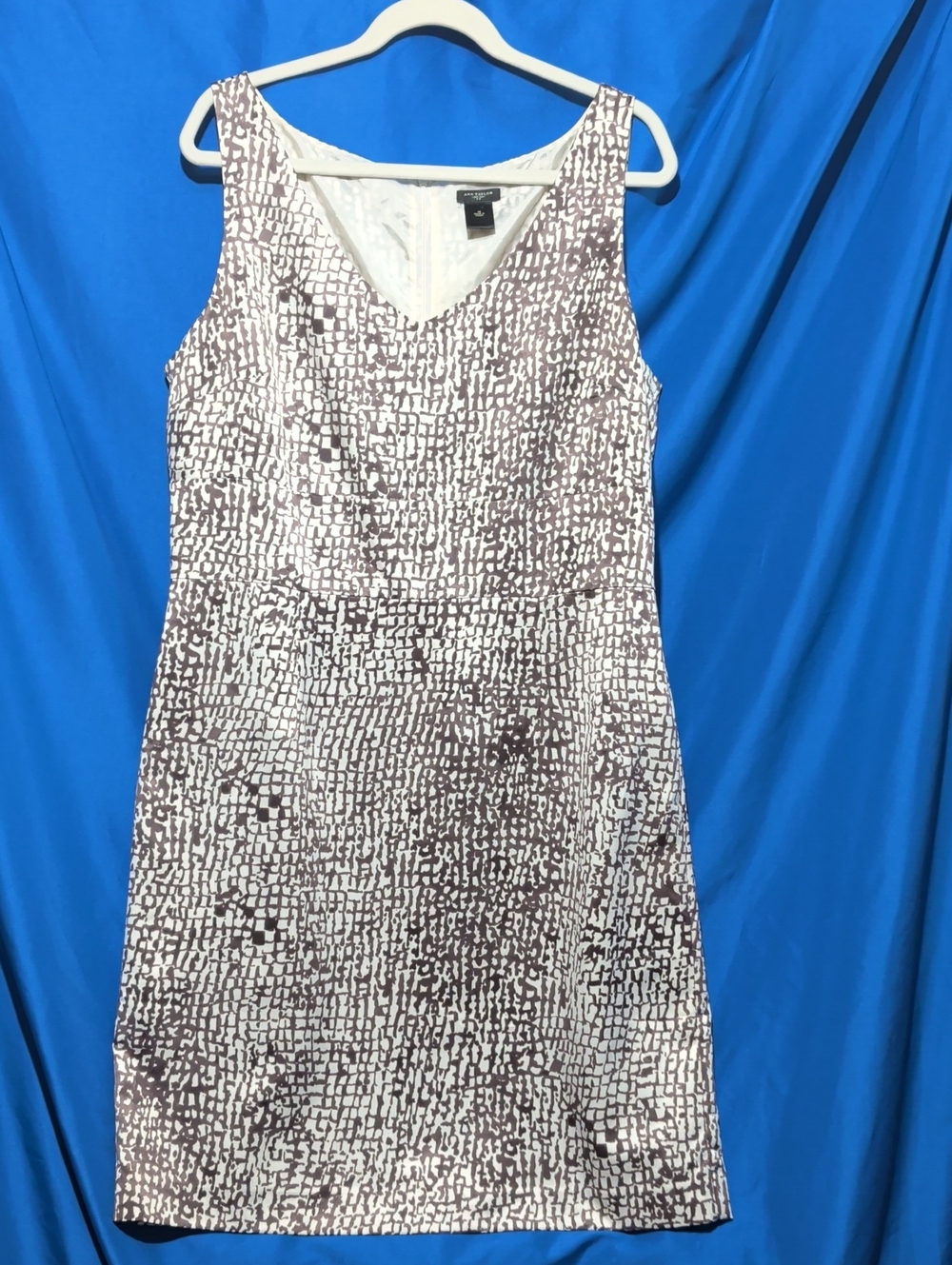 Ann Taylor Textured Brown &Cream Mosaic Sheath Dress V-Neck Size 16